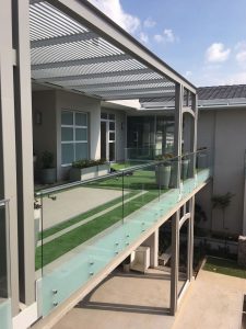 Side Mounted Frameless Glass Balustrade with Double Handrail